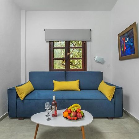 Eleon Suites Афитос Экстерьер фото