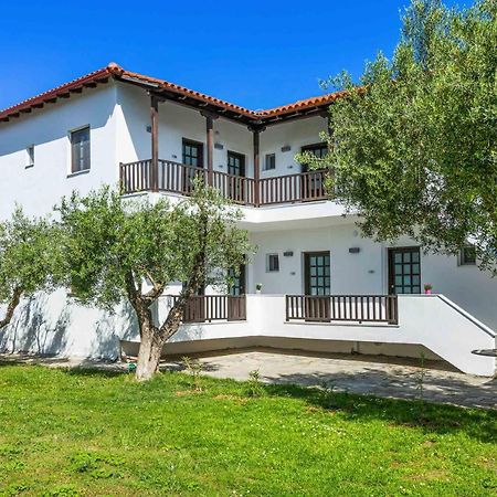 Eleon Suites Афитос Экстерьер фото