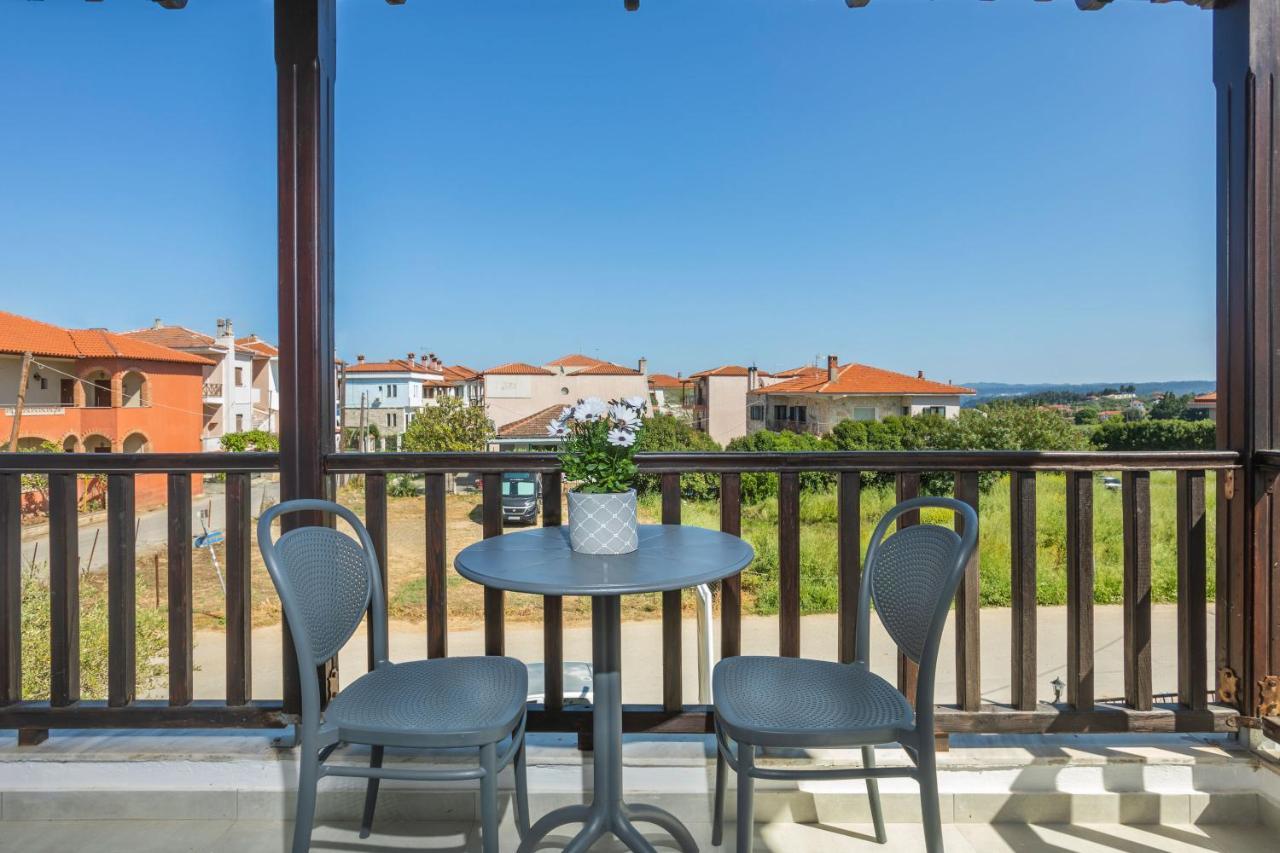 Eleon Suites Афитос Экстерьер фото